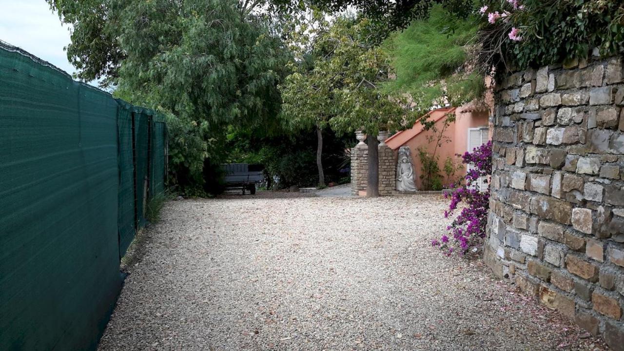 Deliziosa Casetta Con Dehor E Giardino Immersa Nel Verde Ligure Imperia Luaran gambar